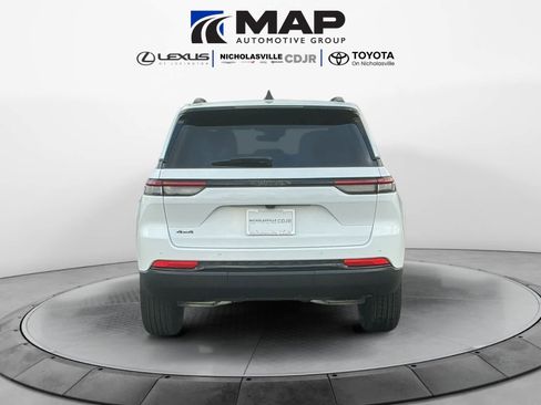 New 2025 Jeep Grand Cherokee Laredo AWD/4WD image 5