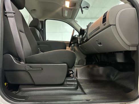 Used 2013 Chevrolet Silverado 1500 W/T RWD image 17