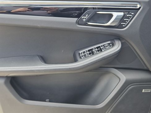 Certified 2026 Porsche Macan AWD/4WD image 22