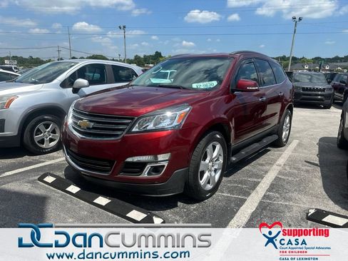 Used 2017 Chevrolet Traverse LT w/ Style and Technology Package FWD image 1