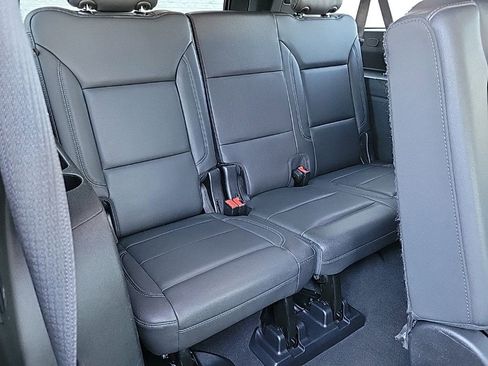 Used 2022 Chevrolet Suburban Z71 w/ Z71 Off-Road Package image 18