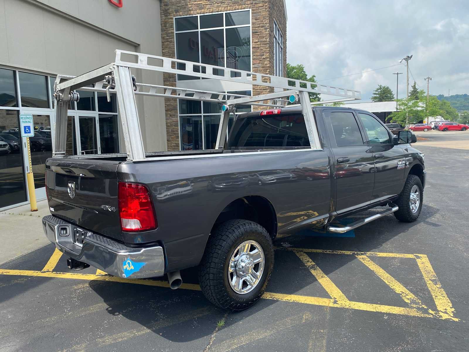 Used 2018 RAM 3500 Tradesman w/ Chrome Appearance Group AWD/4WD image 4