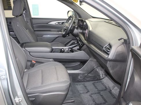 Used 2024 Chevrolet Traverse LT image 27