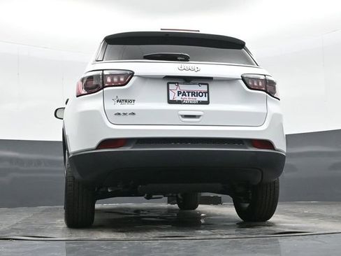 Used 2025 Jeep Compass Sport image 37