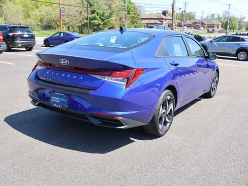 Certified 2023 Hyundai Elantra SEL w/ Convenience Package FWD image 7