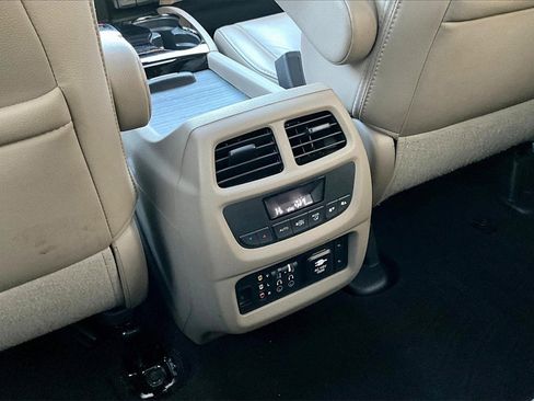 Used 2016 Honda Pilot Touring image 34
