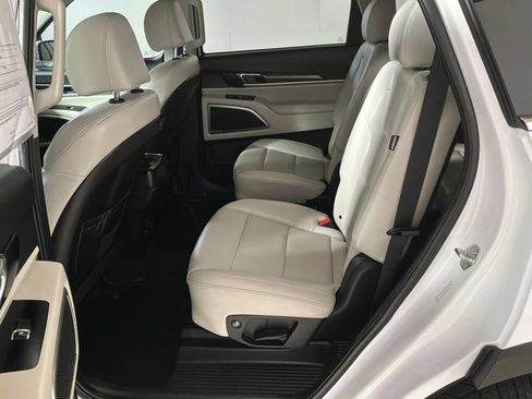 Used 2024 Kia Telluride S AWD/4WD image 13
