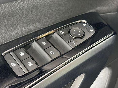 Used 2025 Nissan Pathfinder SL w/ SL Premium Package FWD image 27