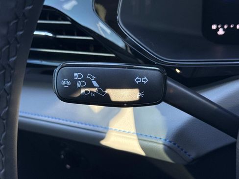 Used 2024 Volkswagen Taos SE image 10