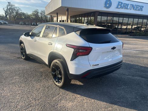 Certified 2024 Chevrolet Trax LS w/ LS Convenience Package image 8