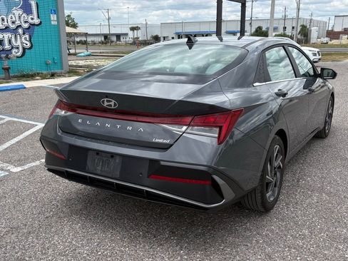 Used 2024 Hyundai Elantra Limited FWD image 3