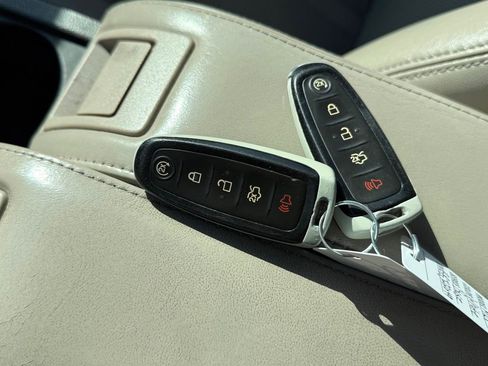Used 2011 Lincoln MKX 2WD w/ Wood Pkg image 16
