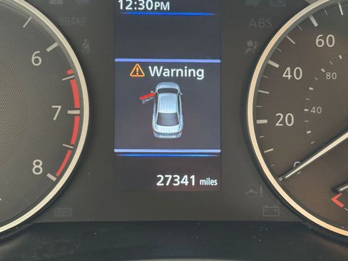 Used 2025 Nissan Sentra S FWD image 41