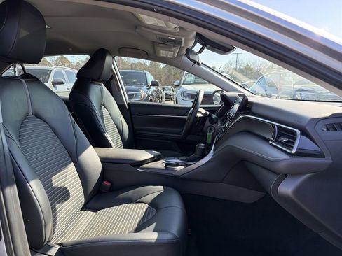 Used 2022 Toyota Camry SE image 19
