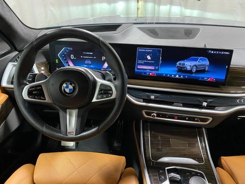 Certified 2024 BMW X7 xDrive40i w/ M Sport Package image 2