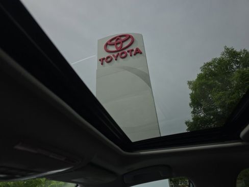 Used 2023 Toyota RAV4 XLE Premium image 33