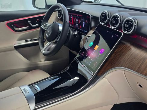 Used 2025 Mercedes-Benz GLC 300 image 27