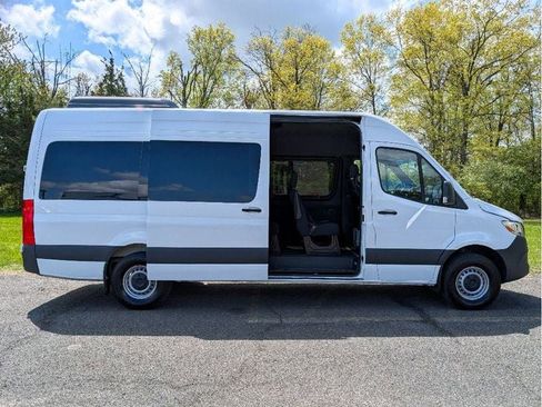 Used 2025 Mercedes-Benz Sprinter 2500 image 5