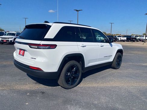 New 2025 Jeep Grand Cherokee Limited w/ Black Appearance Package image 7