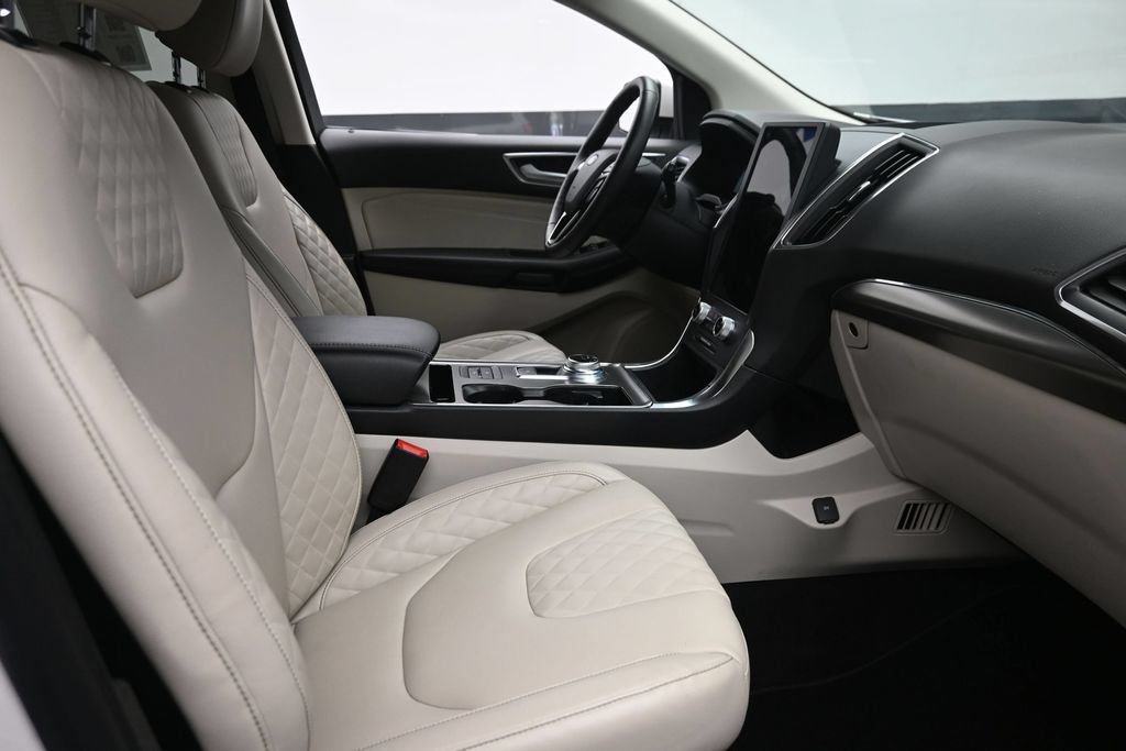 Used 2023 Ford Edge Titanium AWD/4WD image 9