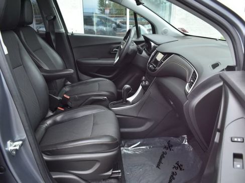 Used 2019 Chevrolet Trax LT w/ LT Convenience Package AWD/4WD image 38