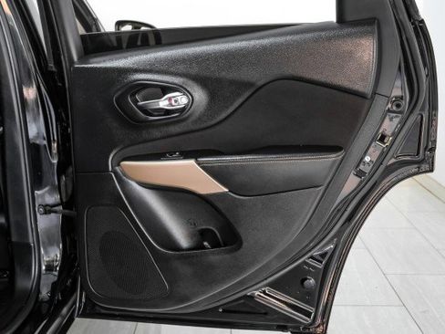 Used 2018 Jeep Cherokee Latitude image 42