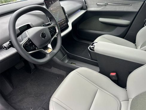 New 2026 Volvo EX30 Cross Country Ultra image 9