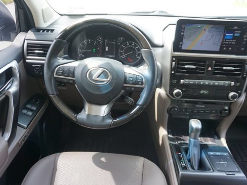 Used 2023 Lexus GX 460 Premium w/ Accessory Package AWD/4WD image 6