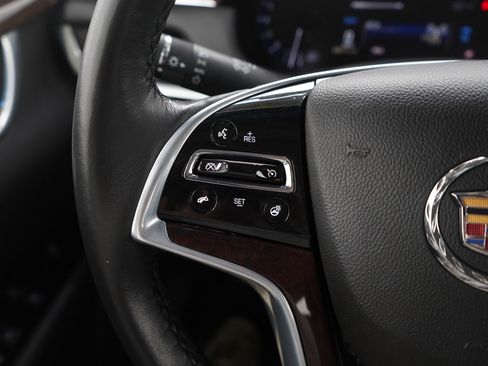 Used 2013 Cadillac XTS Luxury image 23