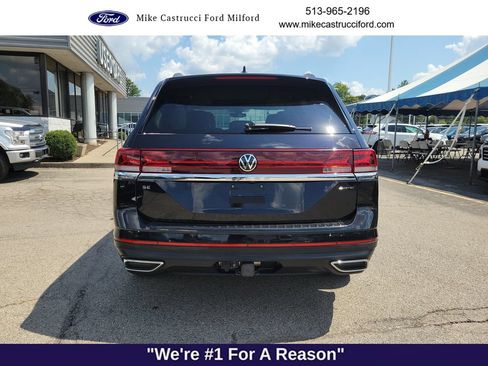 Used 2024 Volkswagen Atlas SE w/ Panoramic Sunroof Package AWD/4WD image 4