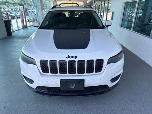 Used 2019 Jeep Cherokee Latitude Plus AWD/4WD image 3