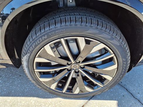 New 2026 Volvo XC90 B5 Core w/ Protection Package Premier image 9