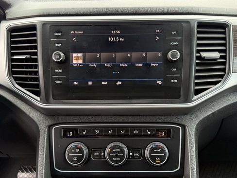 Used 2019 Volkswagen Atlas SE w/ Towing Package image 18