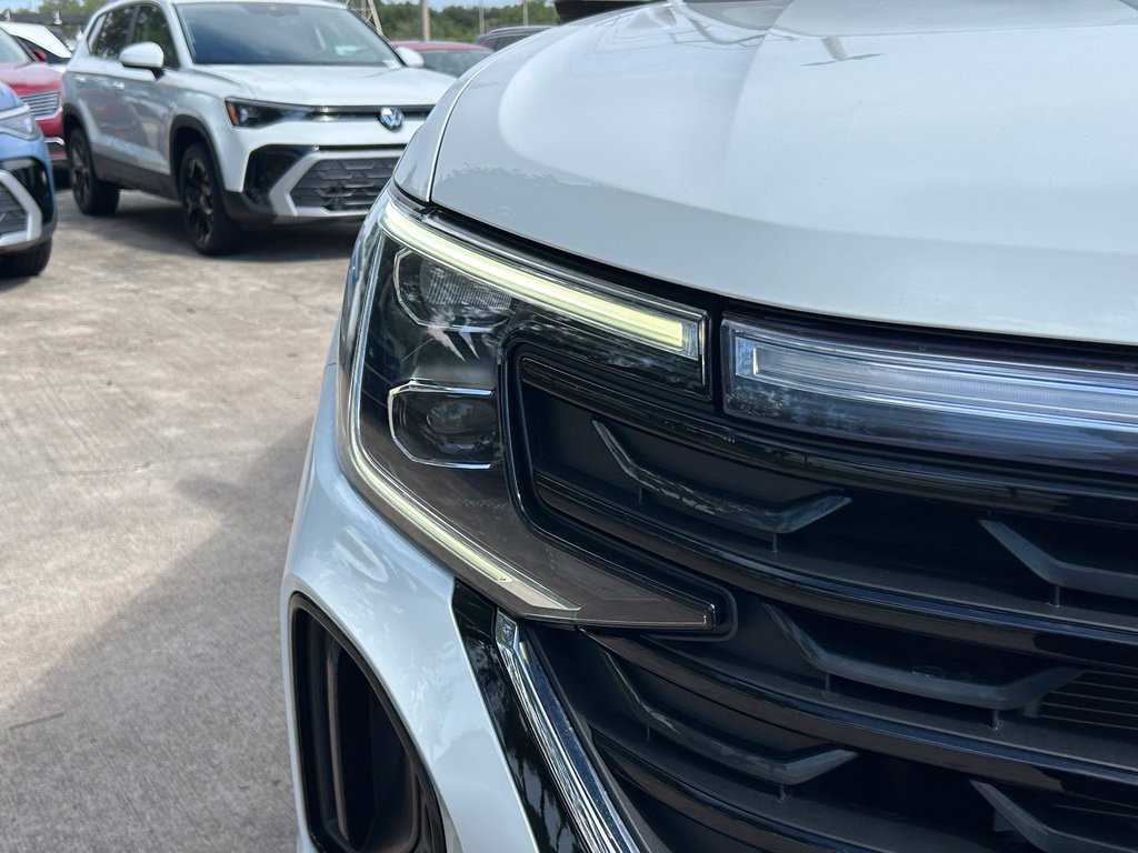 Certified 2024 Volkswagen Atlas Cross Sport SE FWD image 36