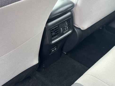 Used 2022 Toyota RAV4 XLE image 38