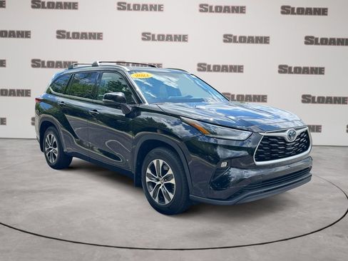 Used 2021 Toyota Highlander XLE AWD/4WD image 7