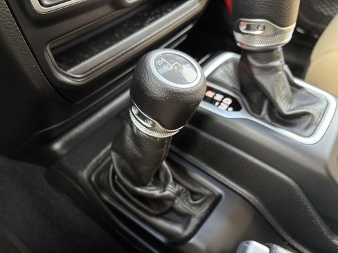 Used 2021 Jeep Wrangler Sport S image 21