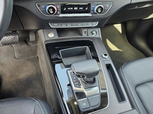 Used 2023 Audi Q5 2.0T Premium w/ Convenience Package image 11