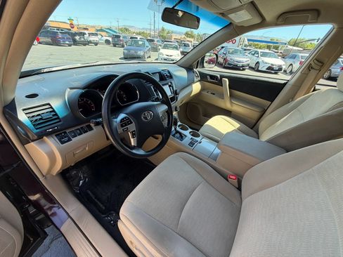 Used 2013 Toyota Highlander Plus AWD/4WD image 10