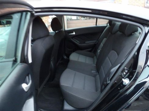 Used 2017 Kia Forte LX image 18