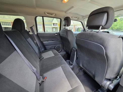 Used 2017 Jeep Patriot Latitude AWD/4WD image 26