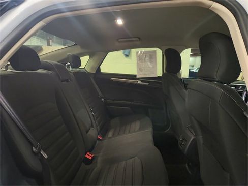 Used 2018 Ford Fusion SE w/ Fusion SE Technology Package image 41