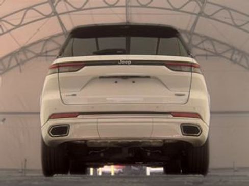 Used 2022 Jeep Grand Cherokee Summit w/ Advanced Protech Group IV AWD/4WD image 6
