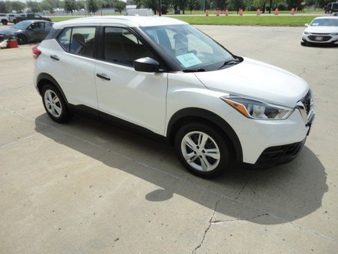 Used 2020 Nissan Kicks S image 19