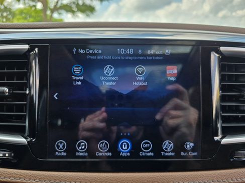 Used 2017 Chrysler Pacifica Limited FWD image 32