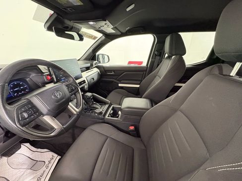 Used 2024 Toyota Tacoma TRD Off-Road image 11