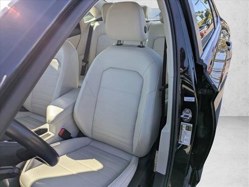 Certified 2023 Volkswagen Jetta SE w/ Panoramic Sunroof Package FWD image 16