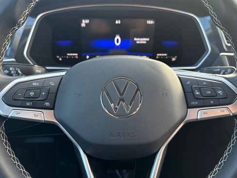 Used 2023 Volkswagen Tiguan SE image 15