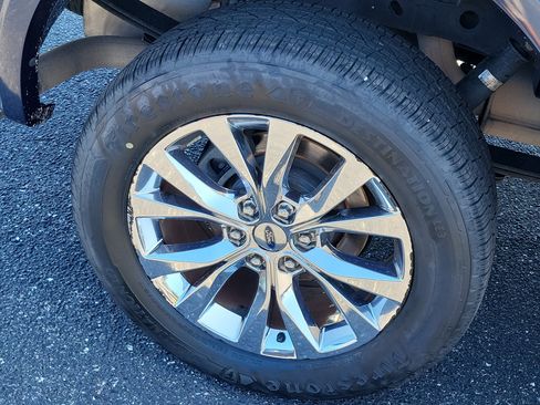 Used 2015 Ford F150 Lariat w/ Equipment Group 502A Luxury AWD/4WD image 10