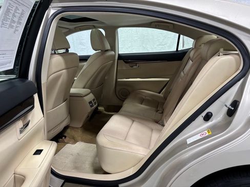 Used 2014 Lexus ES 350 w/ Luxury Package FWD image 43